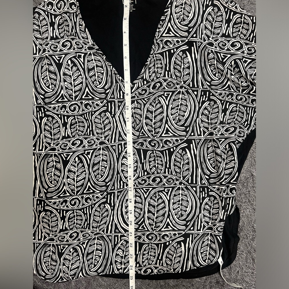 Loft Black & White Patterned Blouse! - Picture 10 of 13